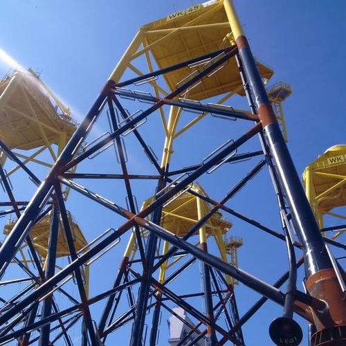 Die Stahlrohrkonstruktion gilt als besonders sinnvoll für Anlagen in großer Wassertiefe.