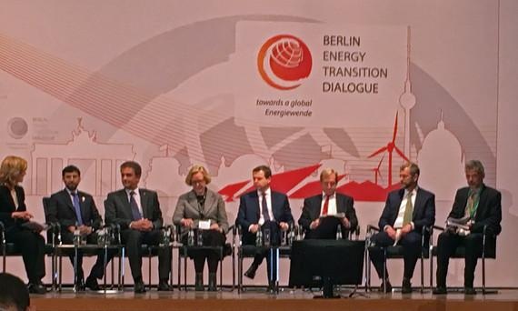 Diskussionsrunde auf dem Energy Transition Dialogue mit Angus McCrone(ganz rechts).