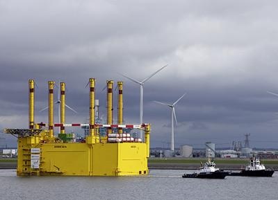 Verschiffung von BorWin2 - bis 2023 wird auch DolWin6 aufs Meer gezogen. - © Foto: Siemens Verschiffung von BorWin2 - bis 2023 wird auch DolWin6 aufs Meer gezogen. - © Foto: Siemens