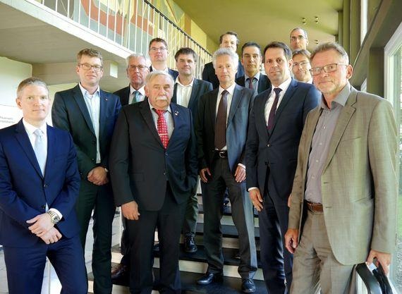 Positionspapier Lies Windbranche Niedersachsen | Die Autoren des Positionspapiers von Wirtschaftsministerium und Windbranche in Niedersachsen zum Fortgang der Ausschreibungen für Windenergie an Land. - © MW Niedersachsen Positionspapier Lies Windbranche Niedersachsen | Die Autoren des Positionspapiers von Wirtschaftsministerium und Windbranche in Niedersachsen zum Fortgang der Ausschreibungen für Windenergie an Land. - © MW Niedersachsen