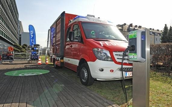 E-Feuerwehr in Linz beim Laden. | E-Feuerwehr in Linz beim Laden.