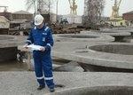 ERE02 Zertifizierer DNV | Betonfundamentefertigung im polnischen Swinemünde: Ein Zertifizierer von DNV prüft Daten und Sicherheit der Transition-Pieces. Die Übergangselemente werden an Monopile-Fundamenten für Offshore-Windenergieanlagen genutzt. - © Foto: DNV ERE02 Zertifizierer DNV | Betonfundamentefertigung im polnischen Swinemünde: Ein Zertifizierer von DNV prüft Daten und Sicherheit der Transition-Pieces. Die Übergangselemente werden an Monopile-Fundamenten für Offshore-Windenergieanlagen genutzt.