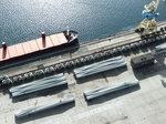 Rotorblatt Hafen Kai | In den USA werden mehr Komponenten als in Deutschland über die Schiene transportiert, weil dort weniger Brücken und Strommasten die Bahnstrecke einengen.