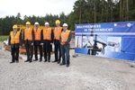 Baustart GE 2.5-120 | Baustart der GE 2.5-120 in der Oberpfalz (v.l.n.r.): Ludwig Wiesner und Michael Bögl (Geschäftsführer Bögl Wiesner GmbH), Andreas von Bobart (General Manager GE Wind Energy Deutschland), Stephan Reimelt (CEO GE Energy Germany), Stefan Bögl (Vorstand Max Bögl Wind AG), Jürgen Menzel ( Bereichsleiter Wind / Max Bögl). - © Foto: Max Bögl Wiesner GmbH Baustart GE 2.5-120 | Baustart der GE 2.5-120 in der Oberpfalz (v.l.n.r.): Ludwig Wiesner und Michael Bögl (Geschäftsführer Bögl Wiesner GmbH), Andreas von Bobart (General Manager GE Wind Energy Deutschland), Stephan Reimelt (CEO GE Energy Germany), Stefan Bögl (Vorstand Max Bögl Wind AG), Jürgen Menzel ( Bereichsleiter Wind / Max Bögl). - © Foto: Max Bögl Wiesner GmbH