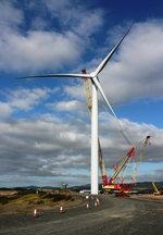 Siemens SWT-6.0 Hunterston | Die fünfte im Bunde: Nach je zwei Prototypen an Land und auf See installiert Siemens die erste Marktreife Version SWT-6.0 in Schottland.