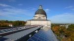 Ein Beispiel für kommunale Solarenergie ist die Anlage auf der Bayerischen Staatskanzlei in München.