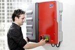Installation Speicher Wechselrichter | Der ZUbau von Heimspeichern wird weiter Fahrt aufnehmen. Davon geht die Branche aus. - © SMA Installation Speicher Wechselrichter | Der ZUbau von Heimspeichern wird weiter Fahrt aufnehmen. Davon geht die Branche aus. - © SMA
