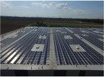 Logistikhalle Rheinland-Pfalz | Die Anlage auf der Logistikhalle in Bobenheim-Roxheim steht schon. - © IBC Solar Logistikhalle Rheinland-Pfalz | Die Anlage auf der Logistikhalle in Bobenheim-Roxheim steht schon.