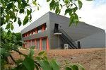 Großspeicher Chemnitz aussen | Am Dammweg im Norden der sächsischen Industriestadt haben die Stadtwerke Chemnitz extra ein neues Haus errichten lassen, um den Speicher unterzubringen. Das eigenwillige Gebäude haben Adobe Architekten aus der thüringischen Landeshauptstadt Erfurt entworfen. - © Belectric Großspeicher Chemnitz aussen | Am Dammweg im Norden der sächsischen Industriestadt haben die Stadtwerke Chemnitz extra ein neues Haus errichten lassen, um den Speicher unterzubringen. Das eigenwillige Gebäude haben Adobe Architekten aus der thüringischen Landeshauptstadt Erfurt entworfen. - © Belectric