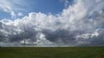 Sturm Windenergieanlage | Immer heftiger werdende und häufigere Stürme – ein Ergebnis des Klimawandels – sorgen für immer mehr Windstrom. Derzeit zieht der Sturm Burgland durch Bareiß' Heimat und verursacht dort mehr Sachschaden als eventuell negative Strompreise an der Börse kosten könnten. - © Creative Commons CCO Sturm Windenergieanlage | Immer heftiger werdende und häufigere Stürme – ein Ergebnis des Klimawandels – sorgen für immer mehr Windstrom. Derzeit zieht der Sturm Burgland durch Bareiß' Heimat und verursacht dort mehr Sachschaden als eventuell negative Strompreise an der Börse kosten könnten. - © Creative Commons CCO