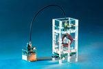 Hochvoltwechselrichter Gatetreiber | Das ist wiederum das Herzstück des Stacks: Ein FEldeffekttransistor mit einer Sperrspannung von 15 Kilovolt mit montiertem Gatetreiber und galvanisch getrennter Treiberversorgung. - © Fraunhofer ISE Hochvoltwechselrichter Gatetreiber | Das ist wiederum das Herzstück des Stacks: Ein FEldeffekttransistor mit einer Sperrspannung von 15 Kilovolt mit montiertem Gatetreiber und galvanisch getrennter Treiberversorgung. - © Fraunhofer ISE
