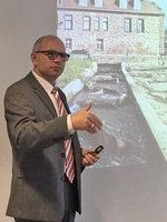 Markus Zdrallek stellt die Ergebnisse seiner Untersuchungen vor.