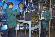 Regelbarer Gasertrag | Arbeit an der Forschungsanlage für die bedarfsgerechten Methanproduktion. - © Foto: Universität Hohenheim / Winkler Regelbarer Gasertrag | Arbeit an der Forschungsanlage für die bedarfsgerechten Methanproduktion. - © Foto: Universität Hohenheim / Winkler