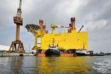 Offshore-Baustein | Nach zwei Jahren Bauzeit unterwegs in die Nordsee: Die HGÜ-Konverterplattform Sylwin. - © Foto: Nordic Yards / Sebastian Krauleidis Offshore-Baustein | Nach zwei Jahren Bauzeit unterwegs in die Nordsee: Die HGÜ-Konverterplattform Sylwin. - © Foto: Nordic Yards / Sebastian Krauleidis