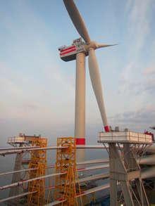 Rotor mit Übergröße | Die erste Turbine im Offshore-Park Nordsee Ost hat RWE Innogy ihrem ehemaligen Geschäftsführer gewidmet: Fritz Vahrenholt.