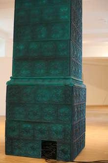 Kachelofen, der Abwärme nutzt.