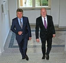 Zwei Menschen, zwei Meinungen: Der Staatsekretär (rechts) glaubt an den Erhalt der Akteursvielfalt, der BEE-Präsident sieht das anders.