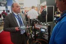 Patrick Junkers von Hytork demonstriert Neues zum Thema Schraubverbindungen.