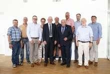 Gemeinsam stark: Verbändevertreter bei der Gründungsversammlung mit LEE-Sprecher Wilhelm Pieper und Wilhelm Wilberts, Landesvorsitzender des BWE Niedersachsen, vorne in der Mitte.