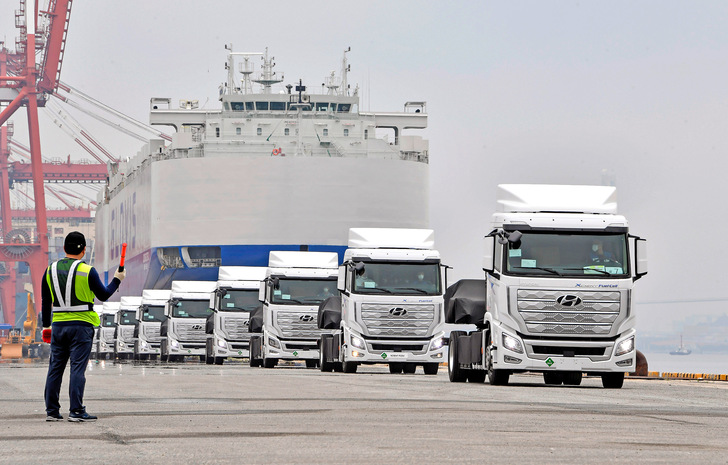 Juli 2020: Hyundai Motor meldet die Verschiffung der ersten zehn schweren Wasserstoff-Lkw für den Einsatz in der Schweiz. - © Foto: Hyundai
