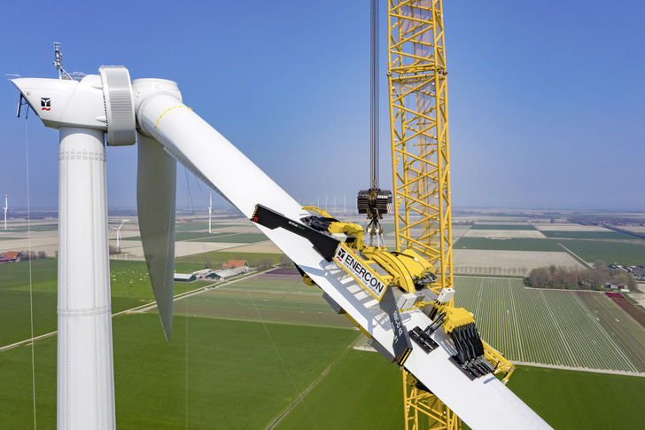 Enercon reduziert mit dieser Traverse die Montagezeit für die drei Rotorblätter der E-160 um zwei Drittel – von 4,5  auf 1,5 Tage.