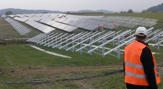 Digitale Werkzeuge können schon beim Bau der Solaranlagen die Kosten des Generators und damit auch des Solarstroms senken.