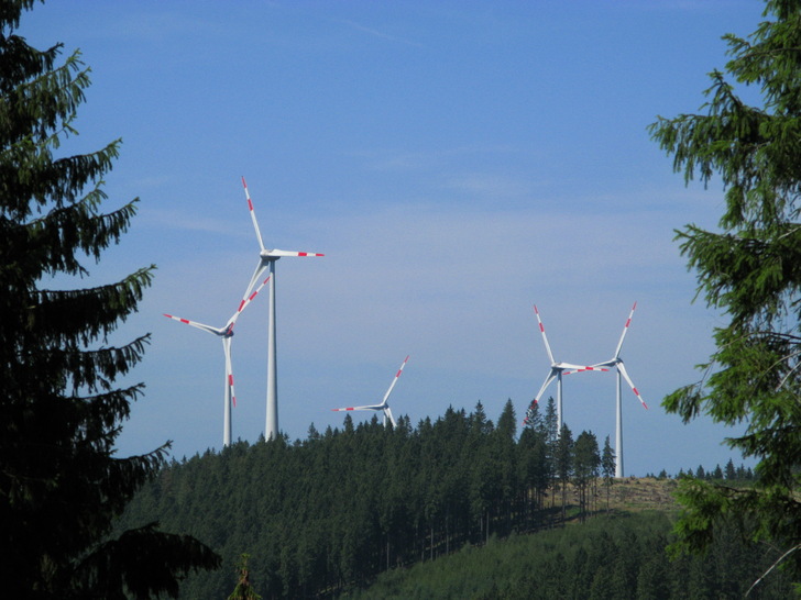 An neuen Windparks sollen Kommunen einfacher beteiligt werden. Die FA Wind hat dazu einen Mustervertrag erarbeitet.