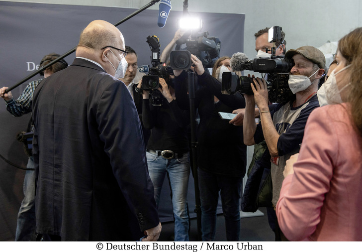 Wirtschafts- und Energieminister Peter Altmaier hatte bei einigen Regierungsvorlagen für neue Gesetze eine Nachschärfung zugelassen. Davon könnte die Energiewende schon kurzfristig profitieren. - © Foto: Deutscher Bundestag - Marco Urban
