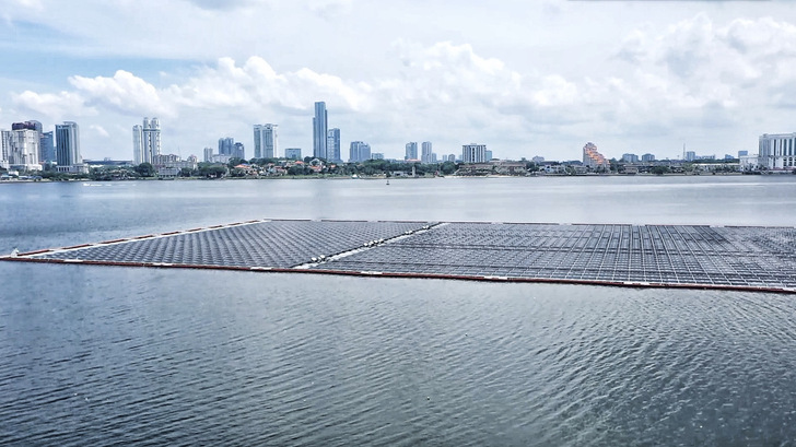 Die neue Anlage von Sunseap schwimmt auf dem Meer, direkt von der Küsten von Singapur. - © Huawei
