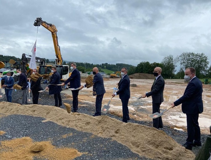 Beim Spatenstich waren auch Ministerpräsident Markus Söder und Staatsminister Hubert Aiwanger vor Ort. 