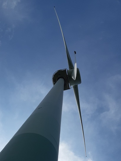 Die E-30 erscheint topmodern, schließlich sieht auch das aktuelle Design von Enercon-Turbinen wieder so aus, dass man den Ringgenerator erahnen kann. - © Windmeister GmbH
