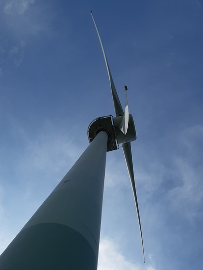 Die E-30 erscheint topmodern, schließlich sieht auch das aktuelle Design von Enercon-Turbinen wieder so aus, dass man den Ringgenerator erahnen kann.