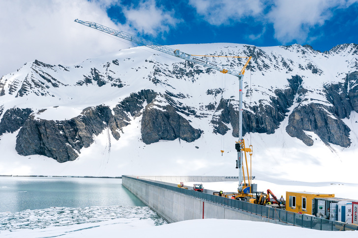 Solarstrom von der Muttsee-Staumauer verhilft einem Discounter zu mehr Nachhaltigkeit. 