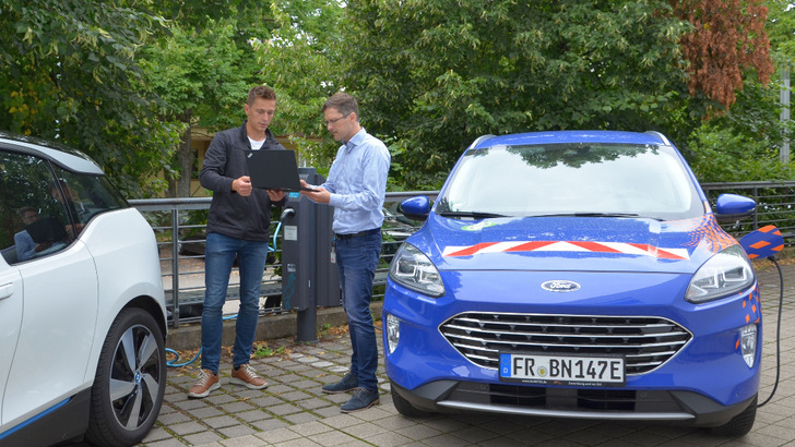 Ein intelligentes Lademanagement hilft nicht nur, die Belastung des Netzes beim Laden von Elektroautos zu begrenzen, sondern auch Netzausbau einzusparen.