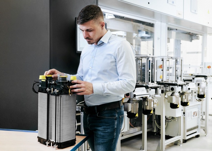 Ekpo Fuel Cell Technologies ist ein führendes Joint Venture im Bereich der Entwicklung und Großserienproduktion von Brennstoffzellenstacks zur CO2-neutralen Mobilität.
