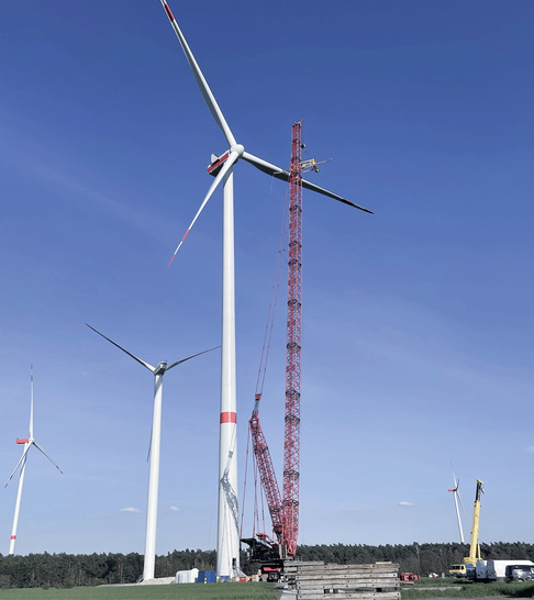 Drei Senvion-Anlagen machen Platz für zwei Vestas im Repowering-Projekt Woskow.