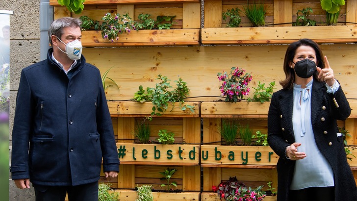 Ministerpräsident Dr. Markus Söder, MdL, und Landwirtschaftsministerin Michaela Kaniber, MdL, haben am 19. Mai 2021 den Urban Gardening Demonstrationsgarten Oberbayern in München eröffnet. - © Bayerische Staatsregierung
