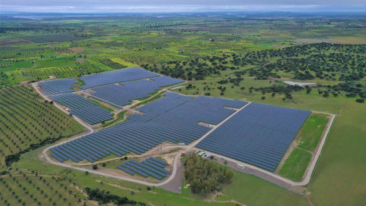 Greentech wird in Zukunft nicht nur die Betriebsführung, sondern auch den Bau von Solaranlagen übernehmen.