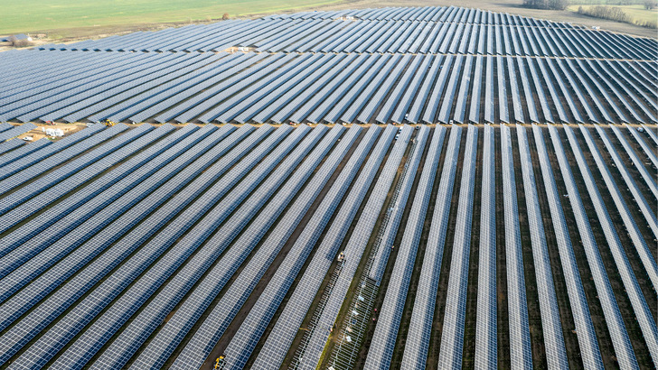 EnBW will die Qualität der Komponenten für neue Solarparks absichern..