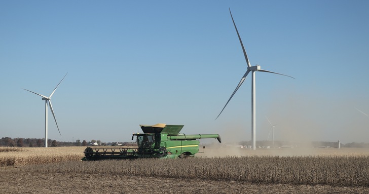 Wo solle Windparks in Deutschland entstehen?  Die Forschungsgruppe MultiplEE rund um Energieökonom Paul Lehmann zeigt in ihrer jüngst erschienenen Studie, welche Kriterien bei der Auswahl von geeigneten Standorten für die Windenergie eine Rolle spielen können. - © RWE
