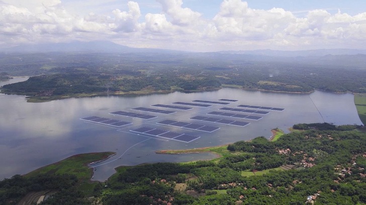 Darstellung des Schwimmparks  mit 145 MW in Indonesien. - © masdar
