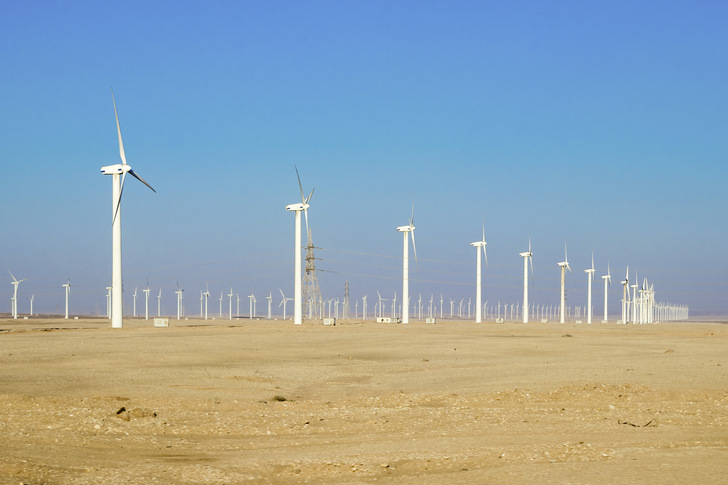 Erste Wind- und Solarparks sind bereits in den 90ern in Marokko und Ägypten installiert worden. Jetzt könnten es deutlich mehr werden. - © Andrej - stock.adobe.com
