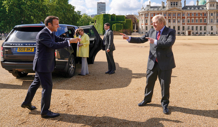 Strahlende Nähe: Frankreichs Präsident Emanuel Macron und UK-Premier Boris Johnson 2020 - © Foto: Andrew Parsons / No10 Downing Street – flickr.com (CC BY-NC-ND 2.0)
