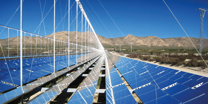 Fresnel-System zur Bündelung der Sonnenwärme in einem Receiver-Rohr