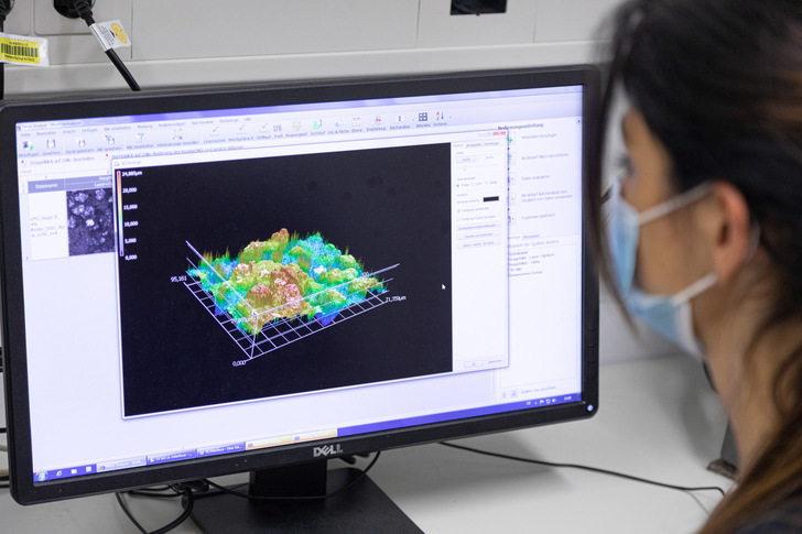 Morphologische Charakterisierung des Festkörperelektrolyts und der Komposit-Kathode. - © Fraunhofer IPA/Foto: Rainer Bez
