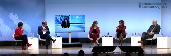 Eröffnung im Kongresssaal des ICC, Berlin (v.l.): Ursula Heller, Martin Brudermüller, Stefan Kapferer, Sigrid Evelyn Nikutta, Marie-Luise Wolff, Dena-Chef Andreas Kuhlmann.  - © Weinhold
