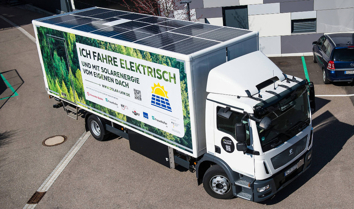Die speziellen Leichtbaumodule sind in die Oberfläche des Kastenaufbaus integriert.