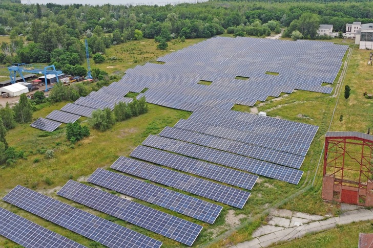 Leag hat die Betriebsführung, die Wartung und Stromvermarktung für den Solarpark Zschornewitz in Sachsen-Anhalt, der Mitte 2021 in Betrieb ging. - © LEAG
