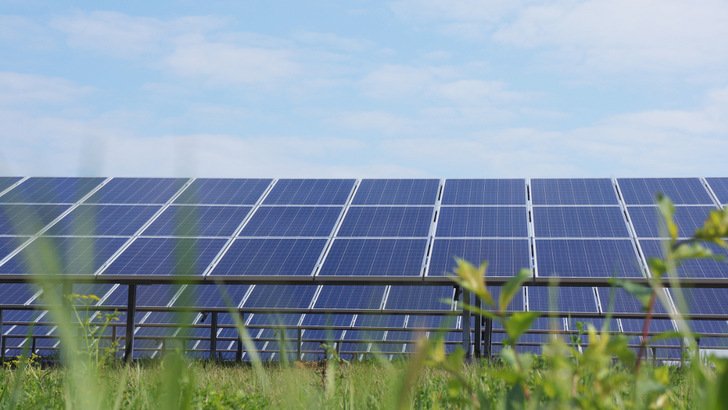 Die Solarbranche könnte die Photovoltaik viel schneller ausbauen, wenn das Ausschreibungsvolumen steigen würde. - © Naturstrom
