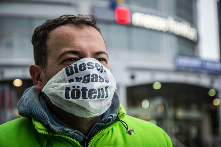 Diesel macht krank – Pop-up-Radwege verbessern die Luftqualität. - © Maximilian Urschl / DUH
